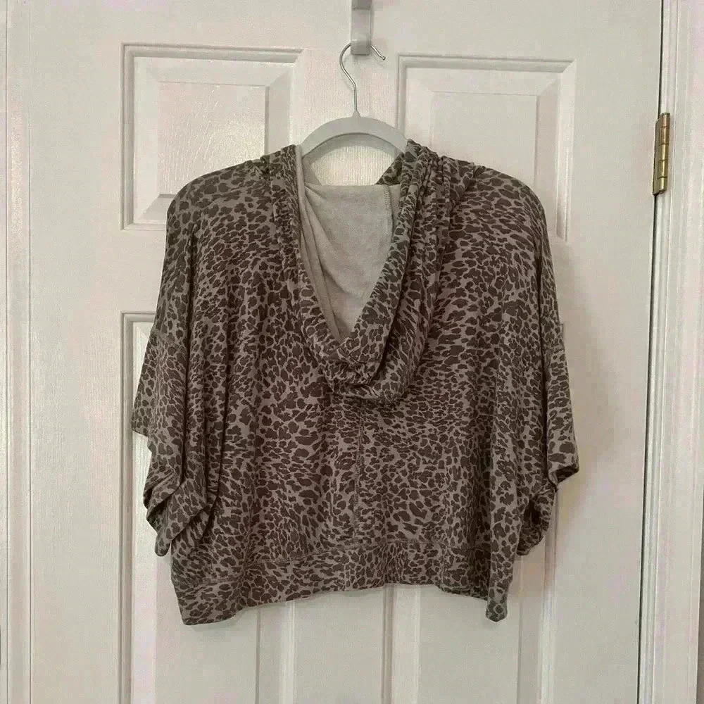 Mono B Crop Top - Picture 3 of 4